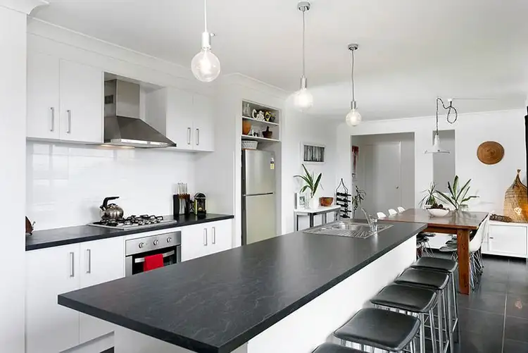 18 Murray Close, Albion Park NSW 2527