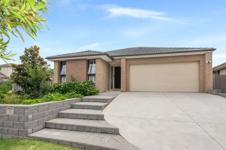 16 Hampshire Boulevard, Spring Farm NSW 2570