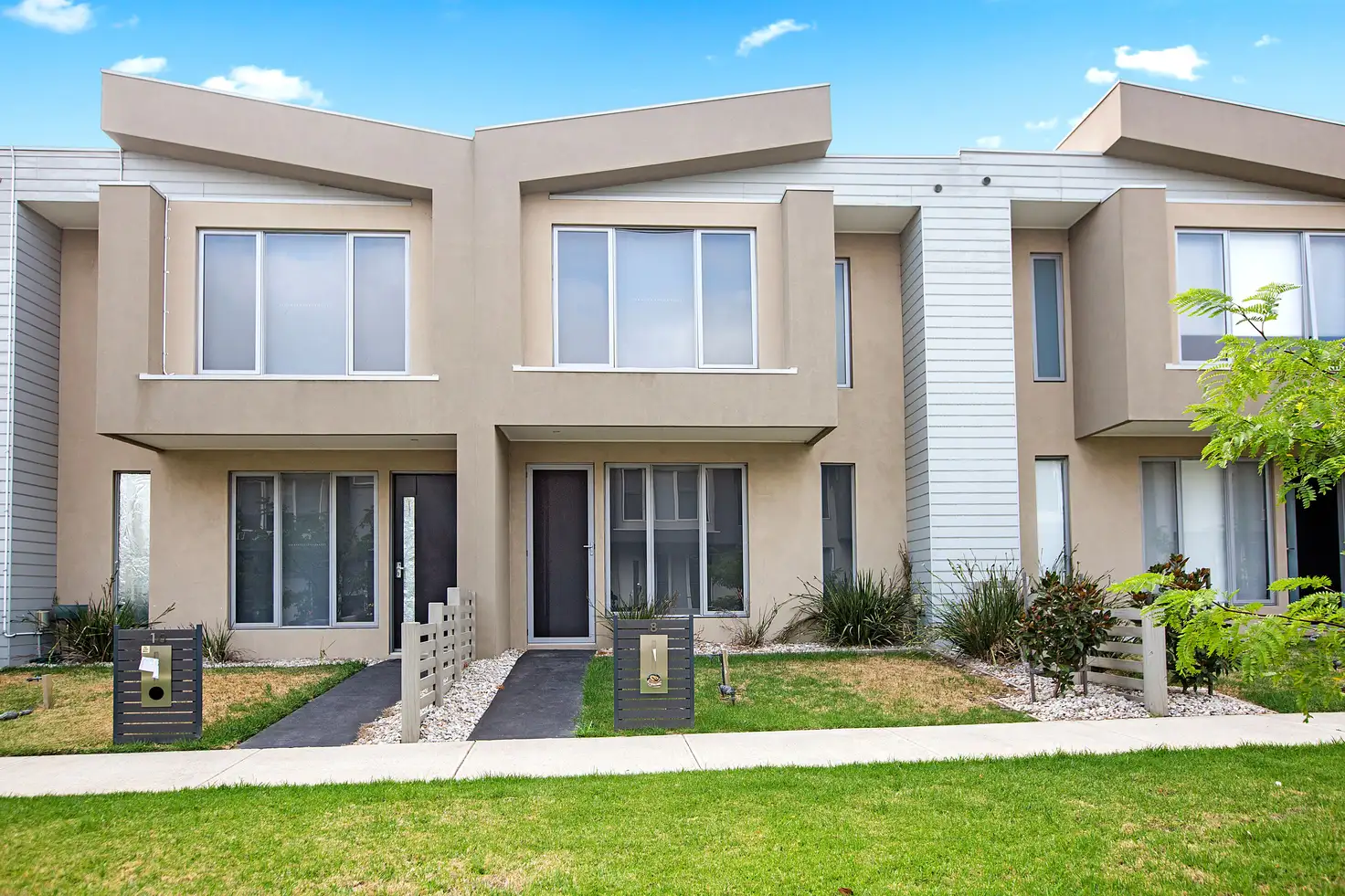 Main view of Homely townhouse listing, 8 Aviara Walk, Cranbourne VIC 3977