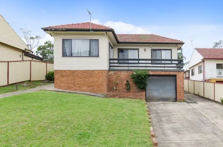 8 Gordon Crescent, Lake Heights NSW 2502