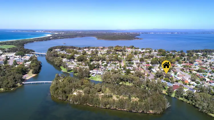 Main view of Homely townhouse listing, 4/30 Natuna Avenue, Budgewoi NSW 2262