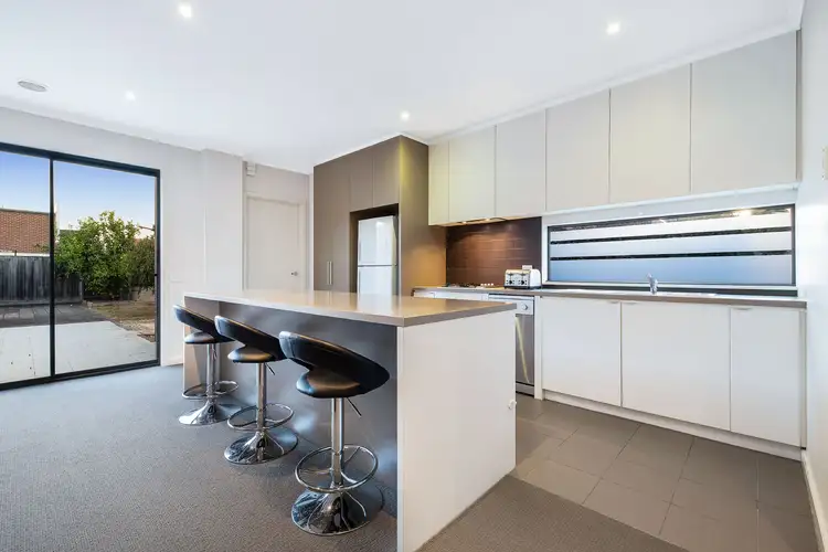 Second view of Homely house listing, 5 Blanford Court, Mulgrave VIC 3170