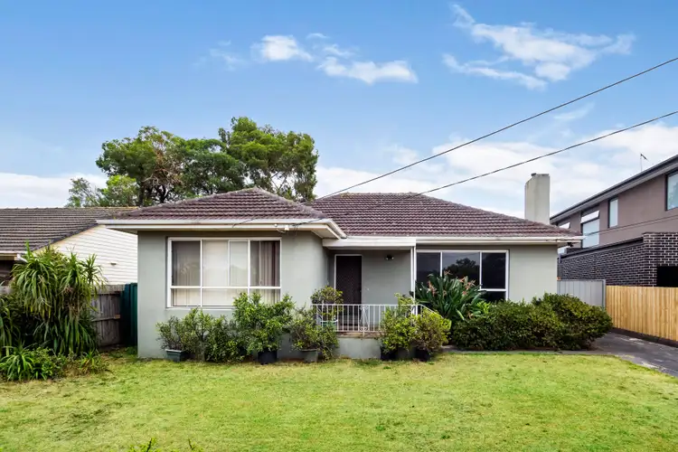 13 Clarendon Avenue, Oakleigh South VIC 3167