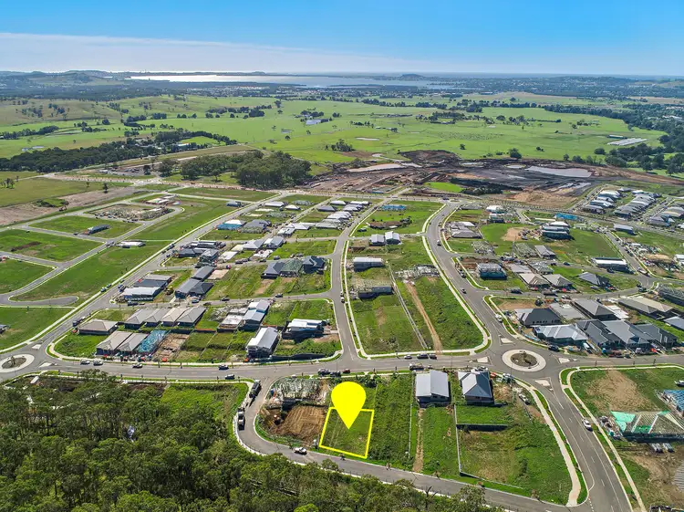 8 Horseshoe Circuit, Calderwood NSW 2527