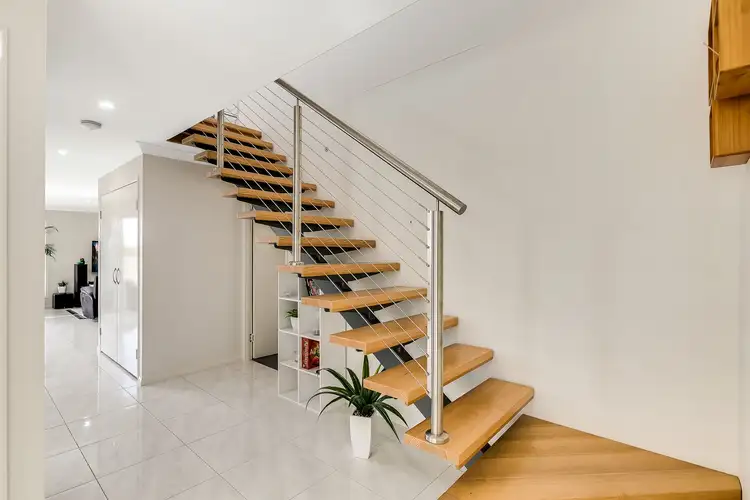 Second view of Homely unit listing, 2/3 Collingwood Close, Middle Ridge QLD 4350