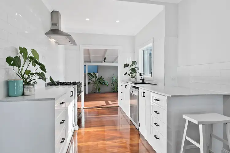 90 Worthing Street, Wynnum QLD 4178
