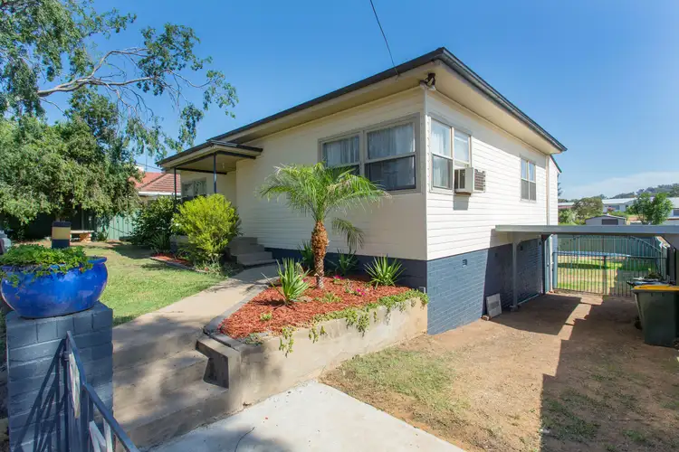 6 Dungaleer Street, Cowra NSW 2794