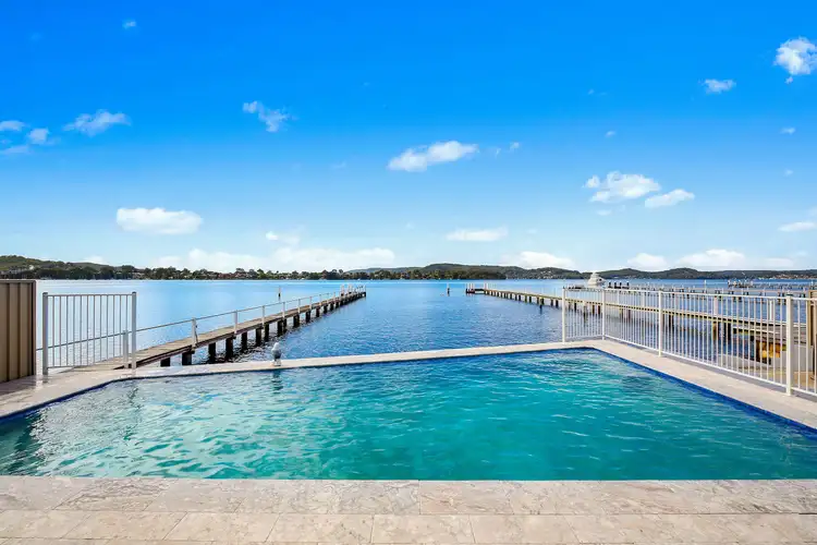 41 Kurrawa Avenue, Point Clare NSW 2250