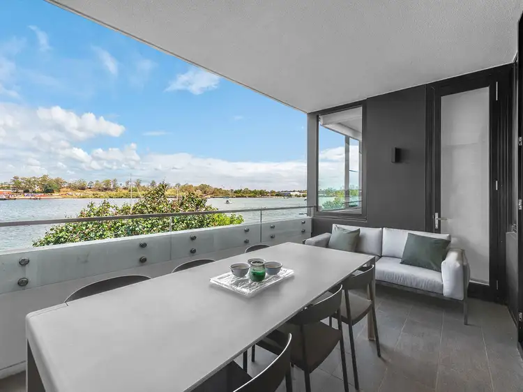 9205/50 Parkside Circuit, Hamilton QLD 4007