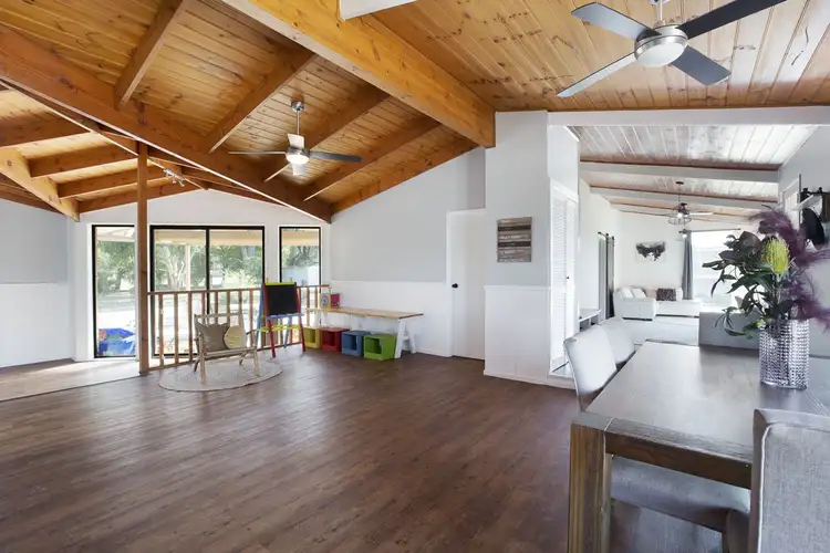 4 Newnham Drive, Romsey VIC 3434