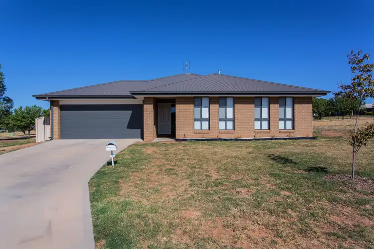 7 Harvest Circuit, Cowra NSW 2794