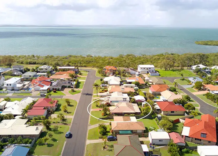 10 Hood Street, Urangan QLD 4655