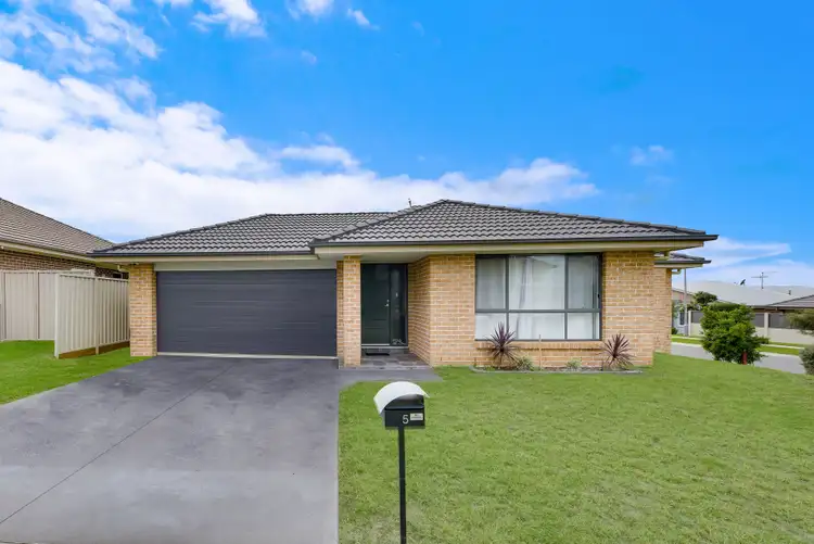 5 Logonia Crescent, Mount Annan NSW 2567