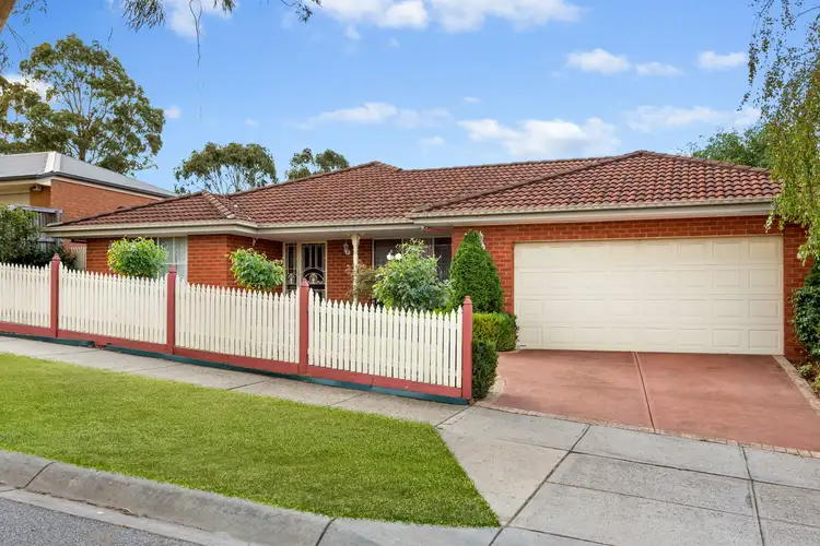 13 Pioneers Crescent, Pakenham VIC 3810