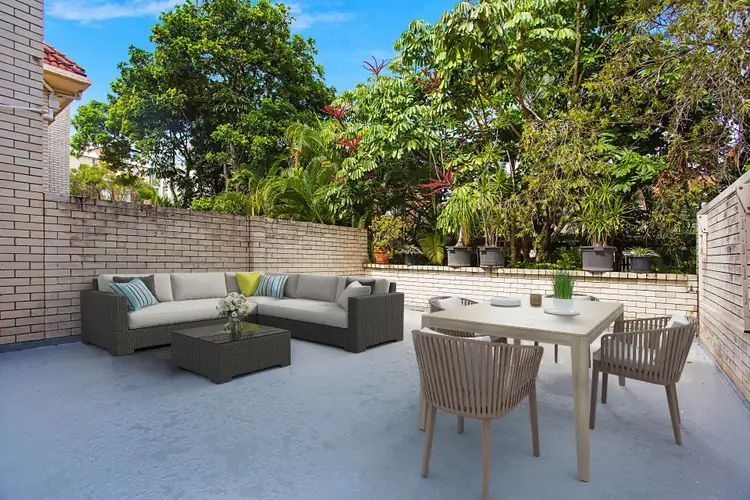 4 'Summerset' 18 First Avenue, Broadbeach QLD 4218