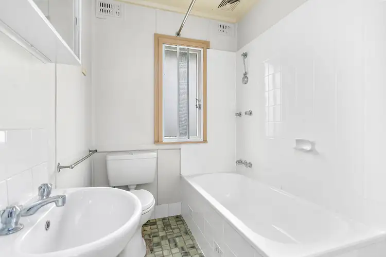 Sixth view of Homely house listing, 33 Girraween Avenue, Lake Illawarra NSW 2528