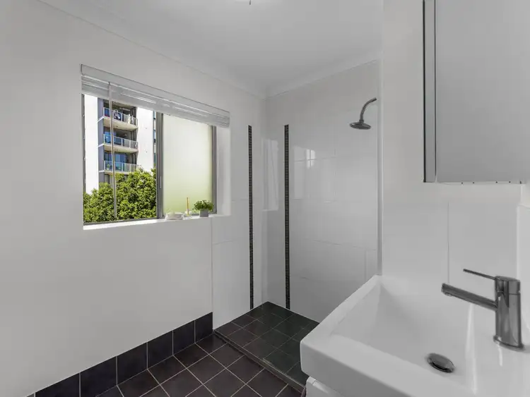 Fifth view of Homely unit listing, 9/8 Regina Street, Greenslopes QLD 4120