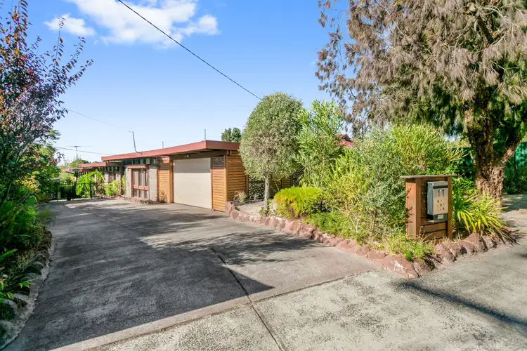 11 Leawarra Parade, Frankston VIC 3199