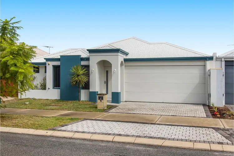 8 Trinity Close, Canning Vale WA 6155