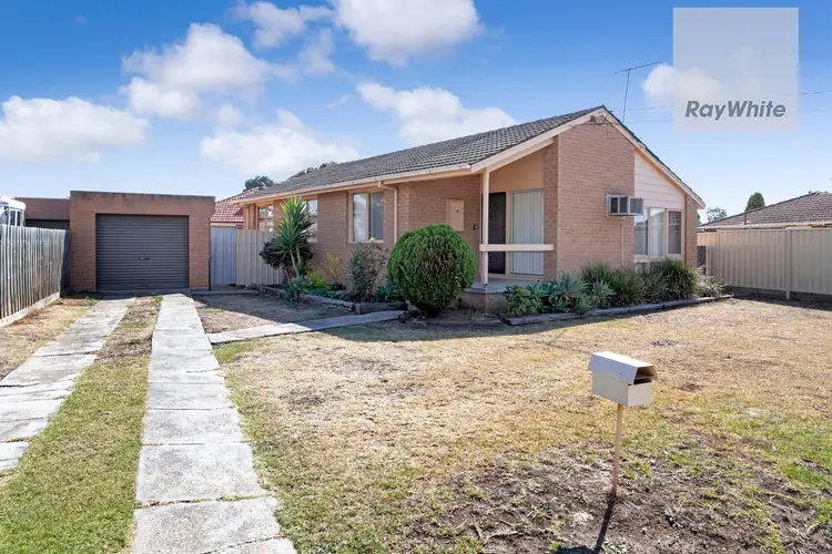 4 Chisholm Close, Gladstone Park VIC 3043