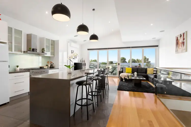10 Diamond Boulevard, Greensborough VIC 3088
