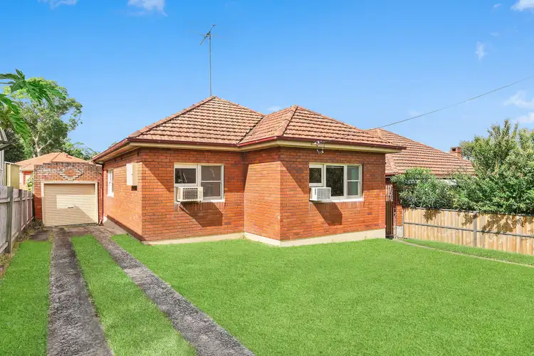 8 Cumberland Avenue, Lane Cove NSW 2066