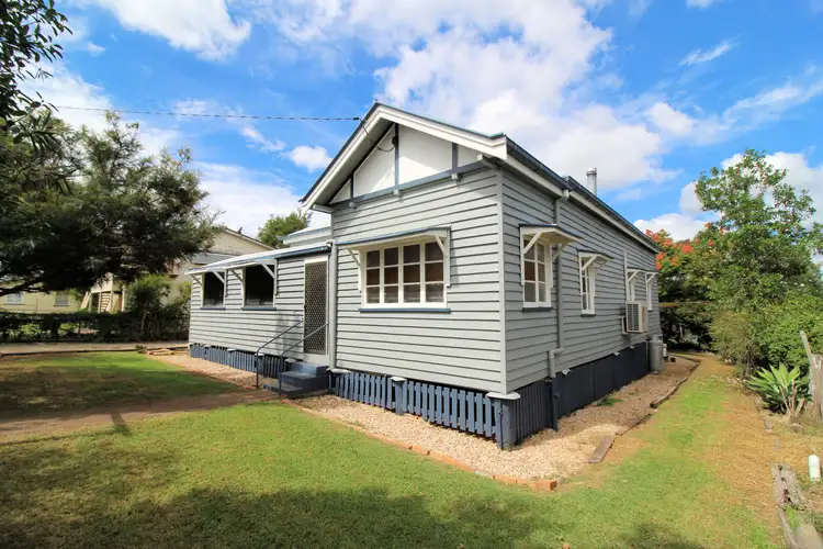 25 Curnow Street, Crows Nest QLD 4355