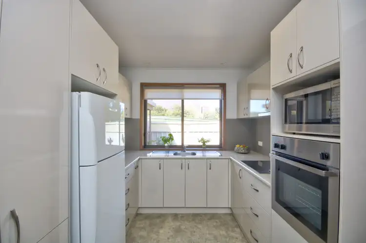 Fifth view of Homely unit listing, 2/17 Fraser Street, Rochester VIC 3561