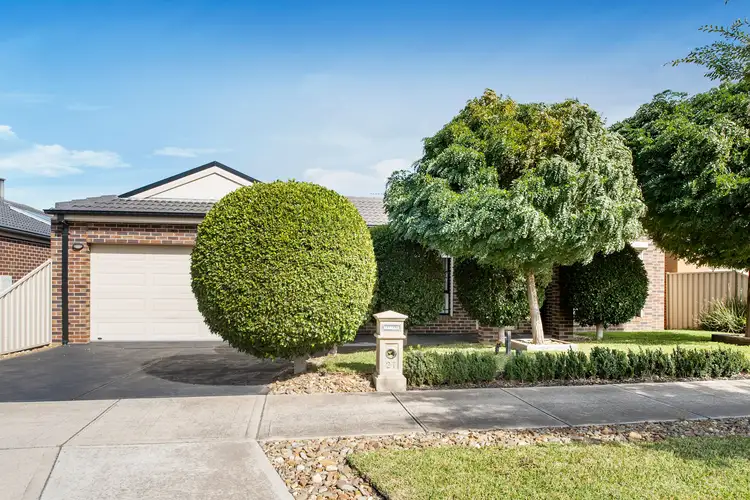 27 Omarama Way, Taylors Hill VIC 3037