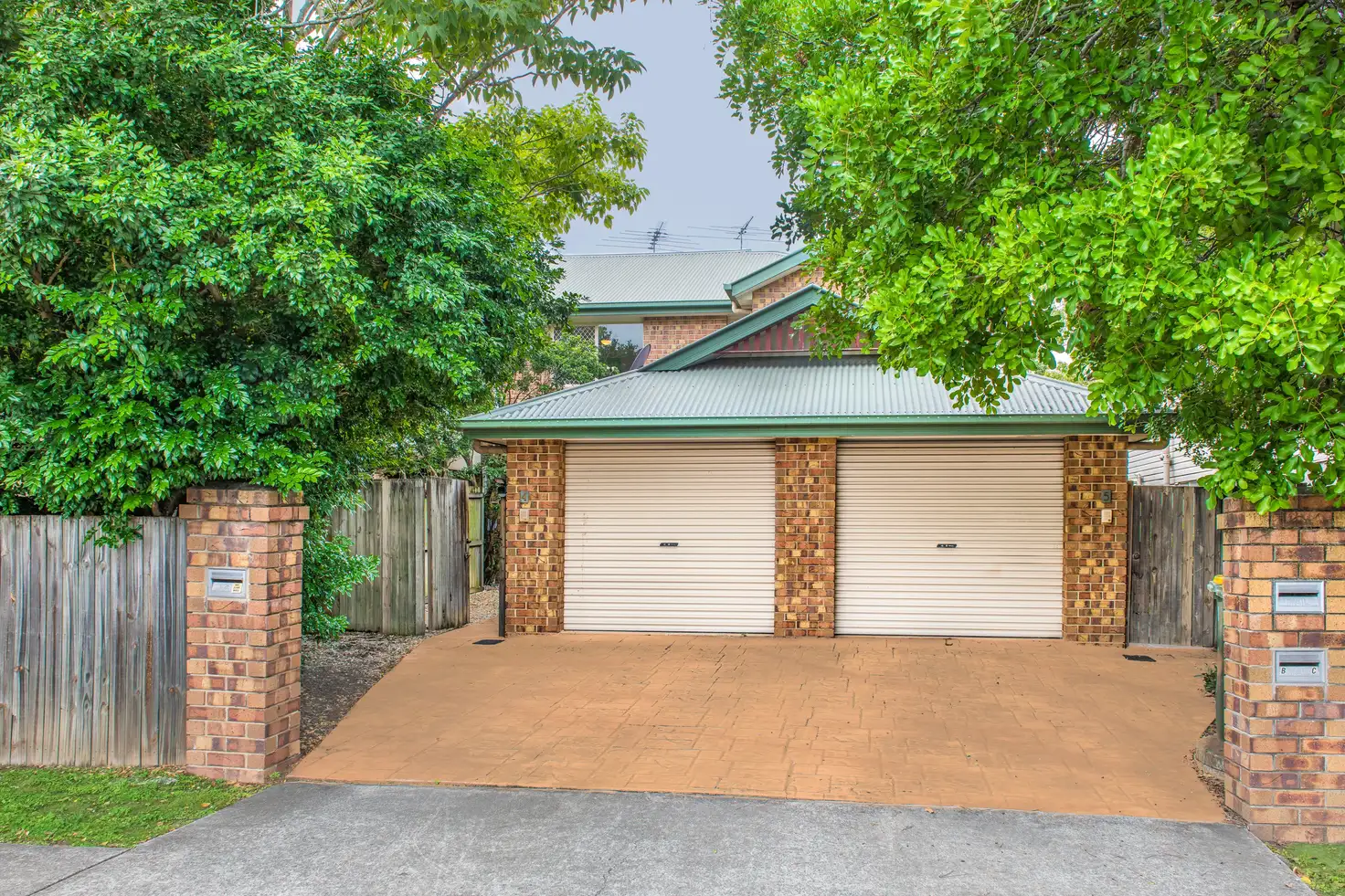 Main view of Homely townhouse listing, 4/17 Hants Street, Hamilton QLD 4007