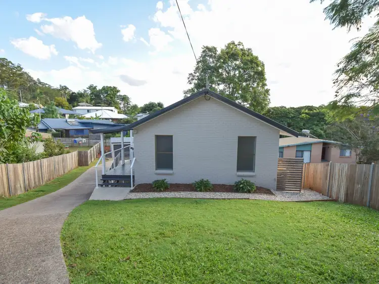 17B Holly Green Crescent