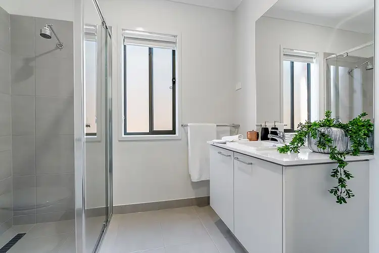 Fifth view of Homely house listing, 32 Liewah Circuit, Craigieburn VIC 3064