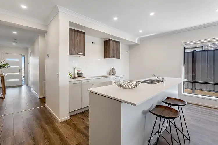 Seventh view of Homely house listing, 32 Liewah Circuit, Craigieburn VIC 3064