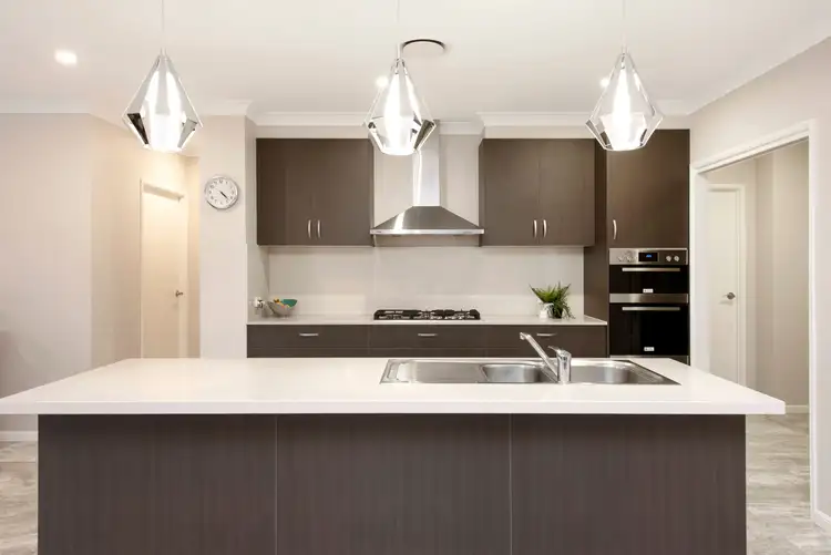 Fourth view of Homely house listing, 8 Southview Crescent, Carindale QLD 4152