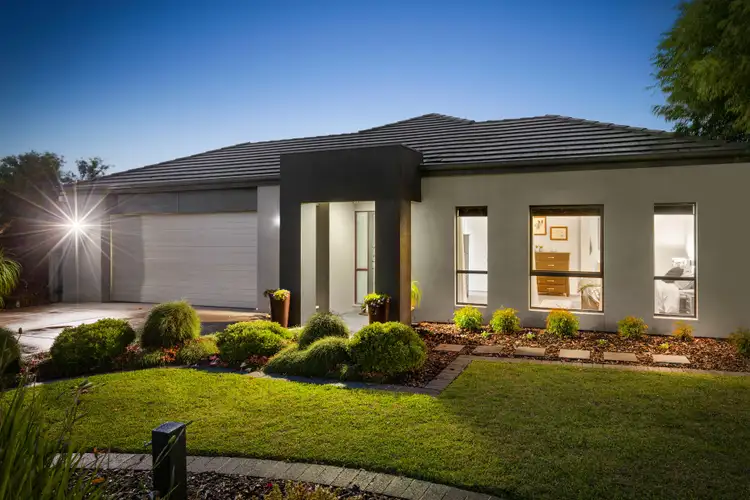 23 Waterford Rise, Pakenham VIC 3810