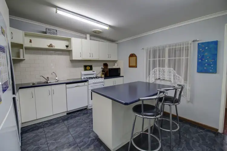 Fourth view of Homely house listing, 2 Eringa Avenue, Loxton SA 5333