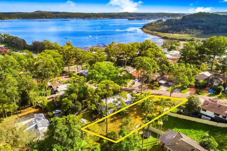 16 Elvys Avenue, Saratoga NSW 2251