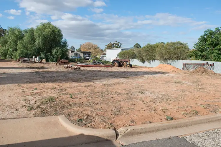 18 Murray Street, Lake Boga VIC 3584