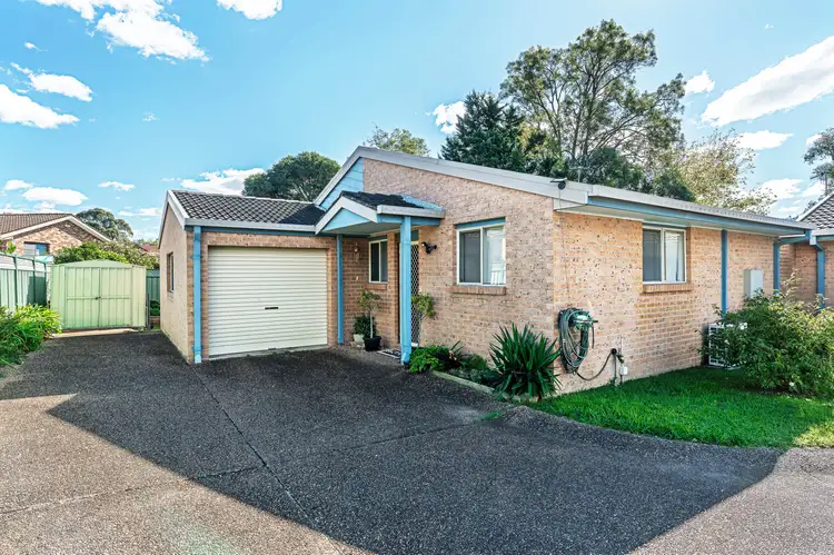 4/5 Waroo Place, Bomaderry NSW 2541