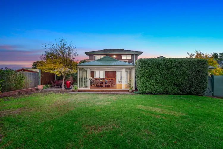 2 Kinarra Court, Mooroolbark VIC 3138