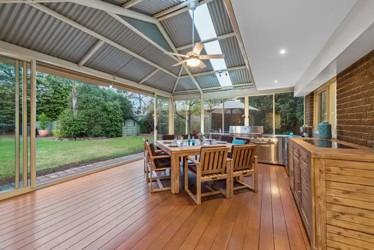 Sixth view of Homely house listing, 2 Kinarra Court, Mooroolbark VIC 3138