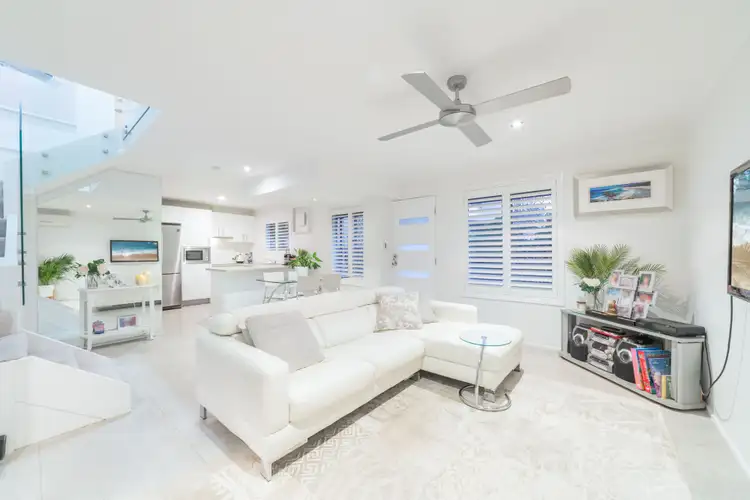 2/57 Benowa Road, Southport QLD 4215