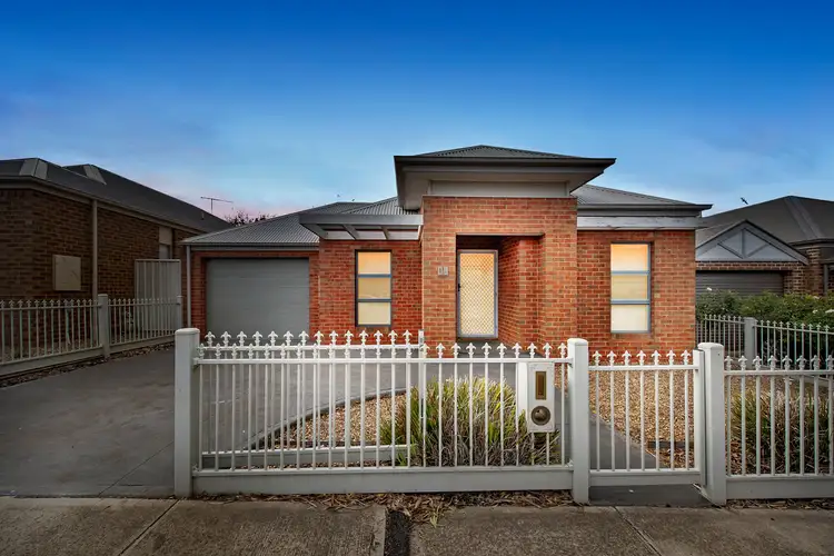 13 Hawksbury Green, Caroline Springs VIC 3023