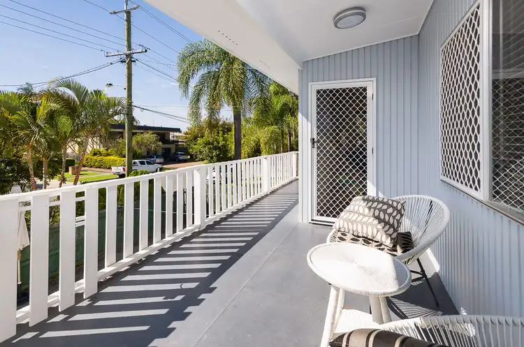 62 Errol Avenue, Paradise Point QLD 4216