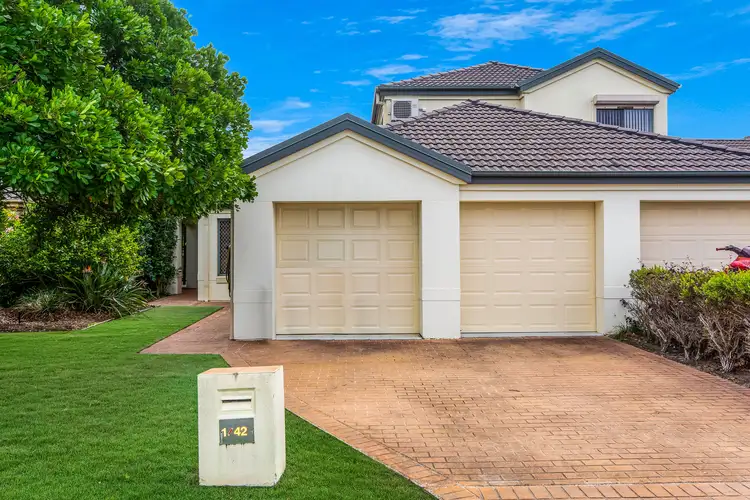1/42 Beachside Way, Yamba NSW 2464