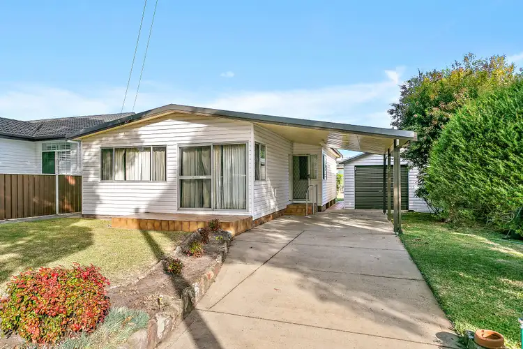 15 Central Avenue, Oak Flats NSW 2529