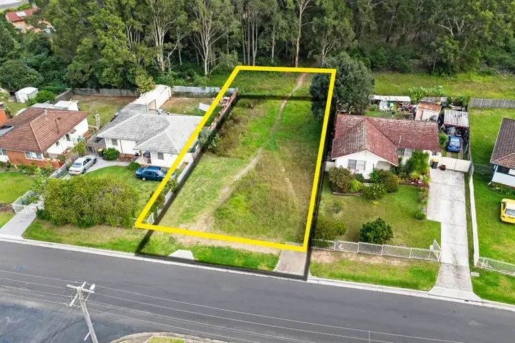 19 Queenborough Street, Nowra NSW 2541