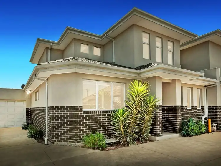 27 Waratah Avenue