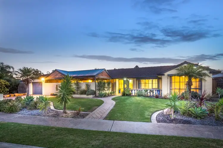 8 Finke Avenue, West Lakes Shore SA 5020