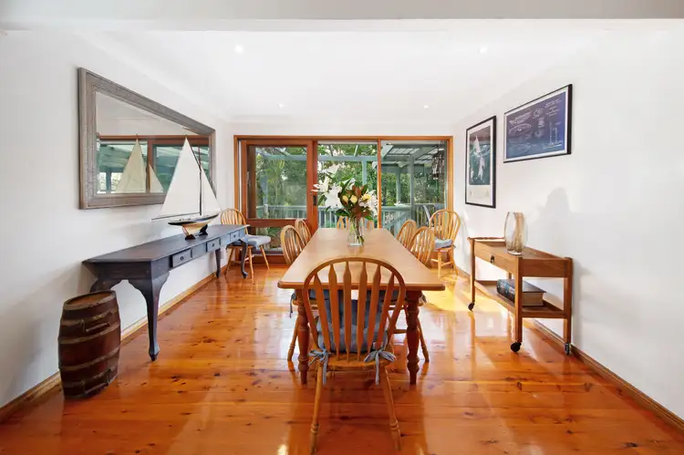 71 Blaxland Drive, Illawong NSW 2234